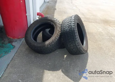 2003 Chevrolet Avalanche 1500 из США, поврежденный, VIN 3GNEC13T43G298570